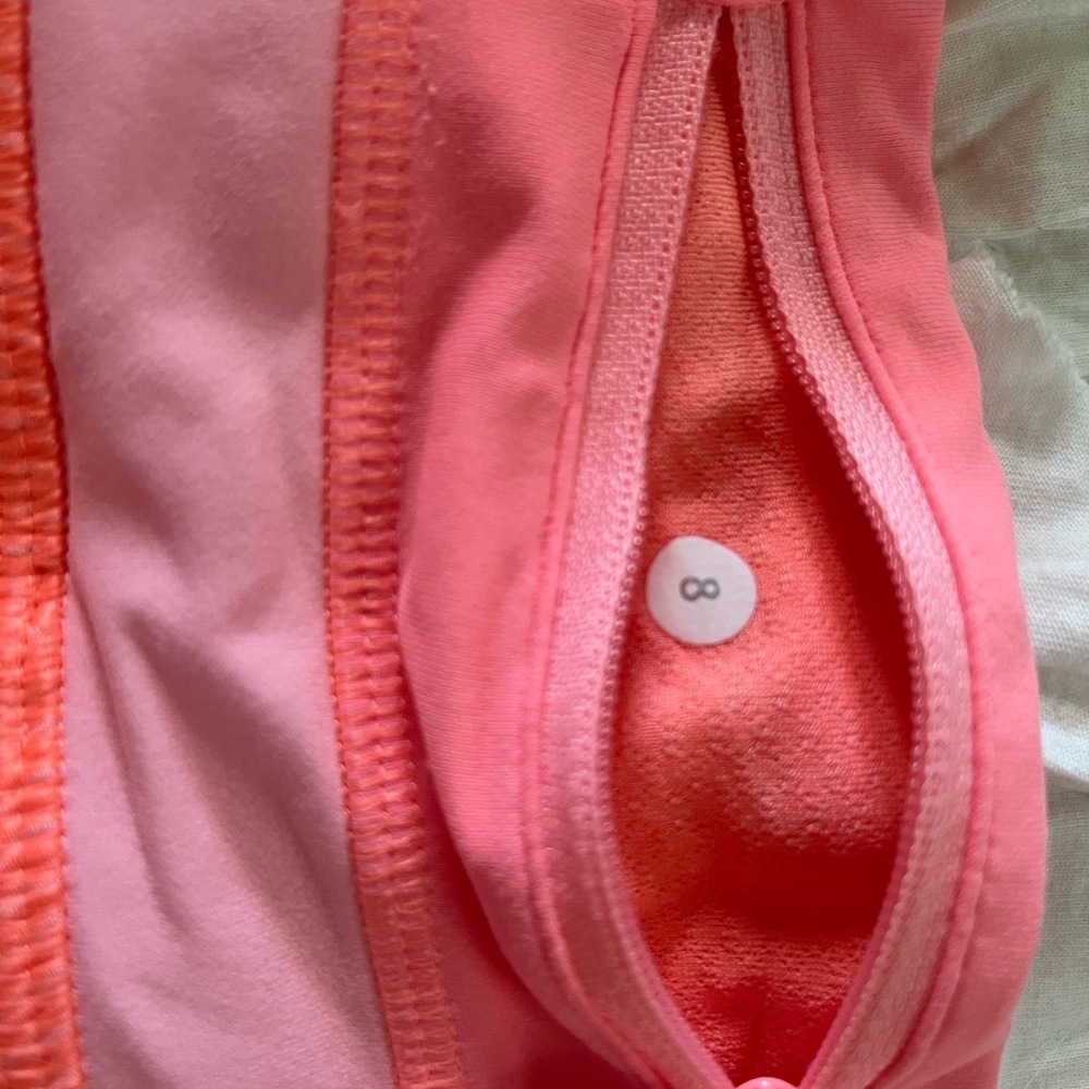Lululemon - Picture 3 of 4